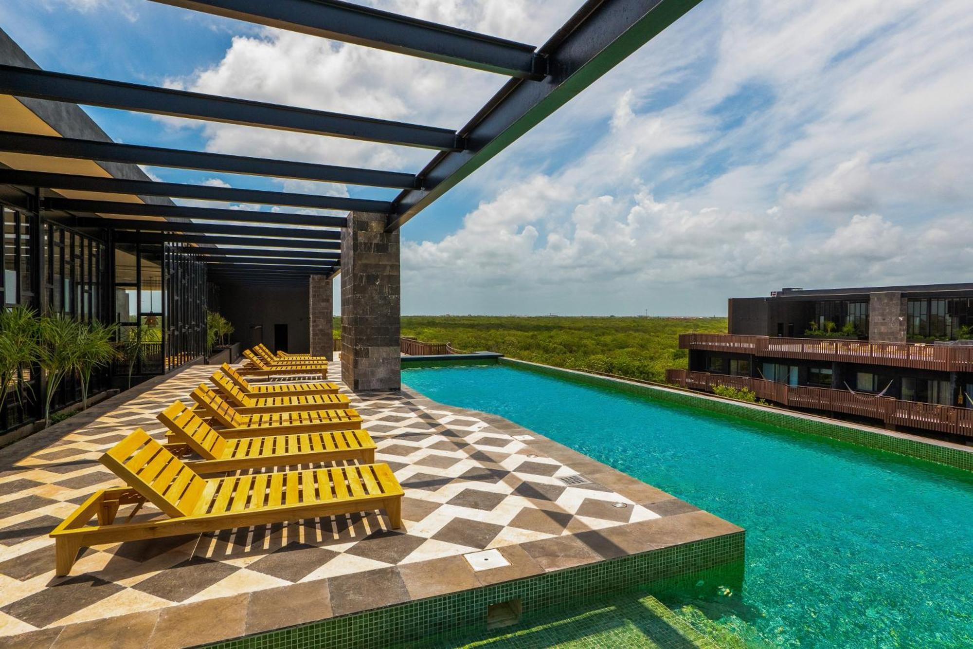 Pelican Breeze C301 Tulum